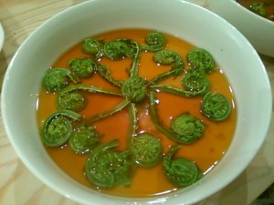 茶碗蒸しのコゴミ載せ